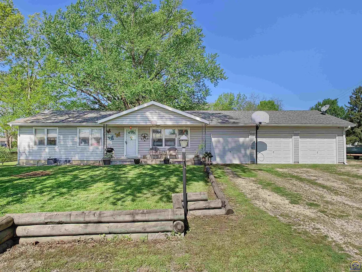 102 Walnut Ct, Perry, KS 66073 - #1