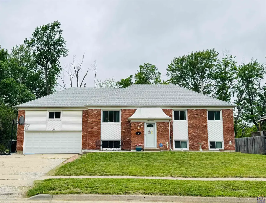 3013 SW Atwood Ave, Topeka, KS 66614 - #3