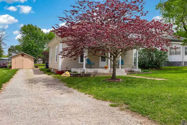 604 Vermont Ave, Holton, KS 66436