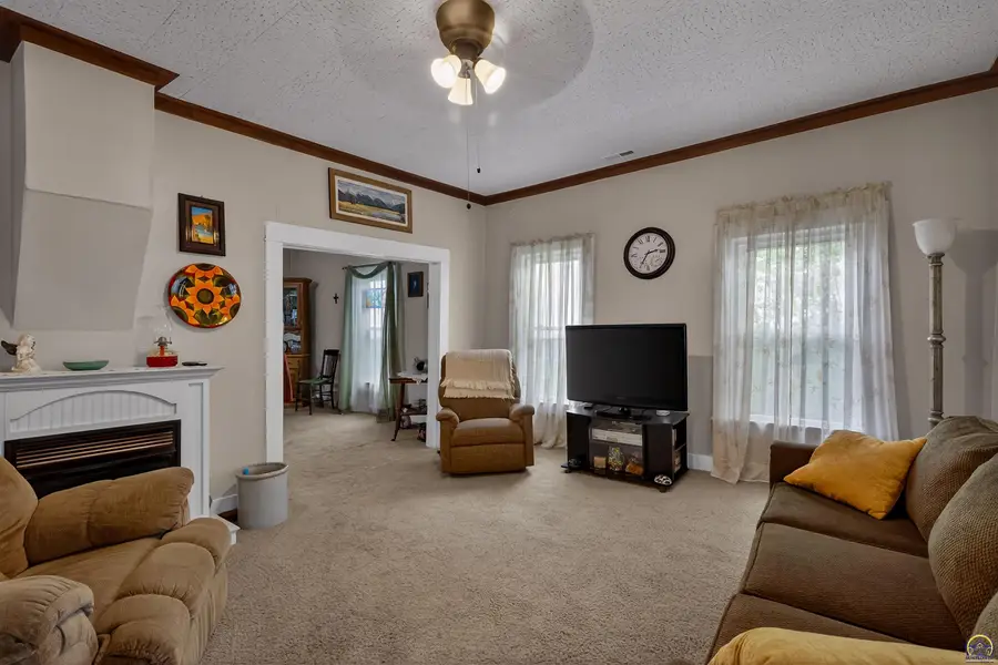 604 Vermont Ave, Holton, KS 66436 - #3