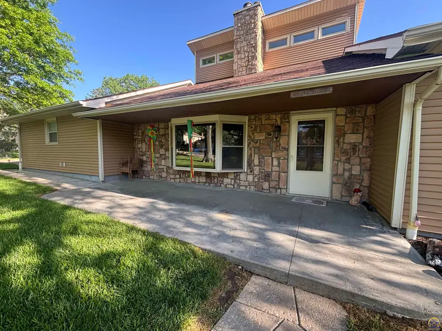 3530 NW 45th Ct, Topeka, KS 66618 - #2