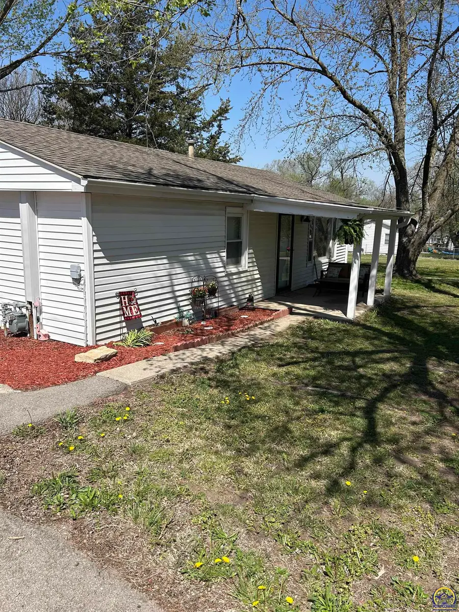 321 SE Baldwin Rd, Topeka, KS 66607 - #2