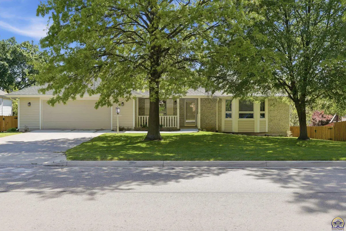 808 Foxchase Ct, Lawrence, KS 66049 - #1
