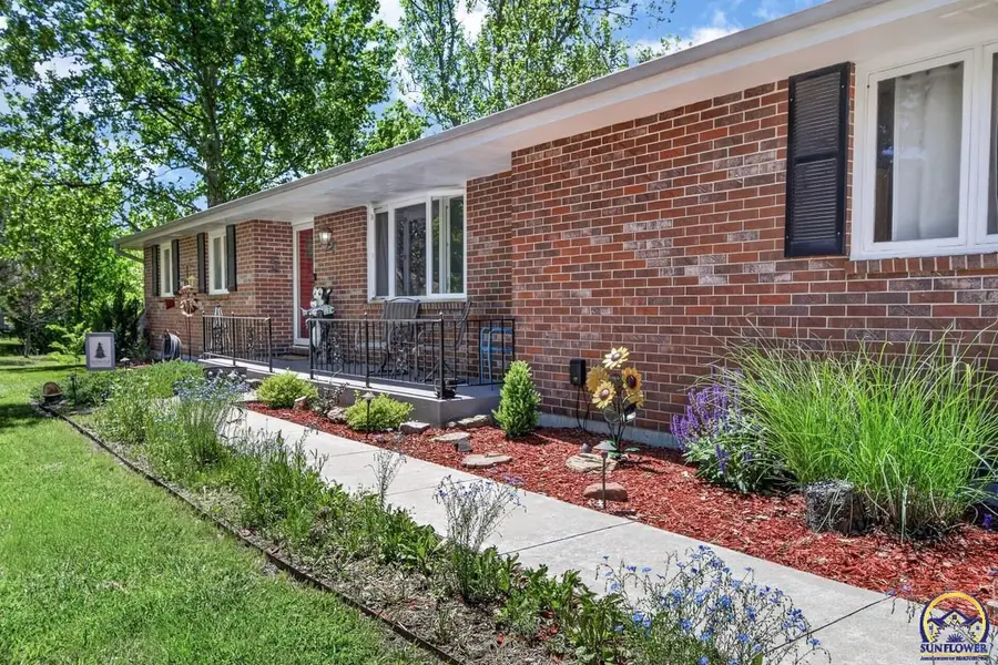 4535 SE Pawnee Dr, Berryton, KS 66409 - #2
