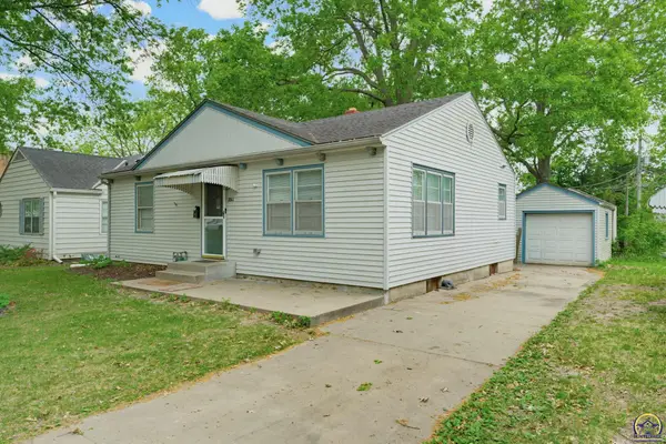 2011 SW Stone Ave, Topeka, KS 66604