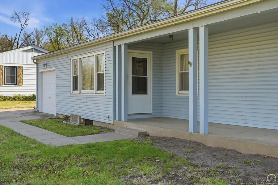 2240 SW Hope St, Topeka, KS 66614 - #3