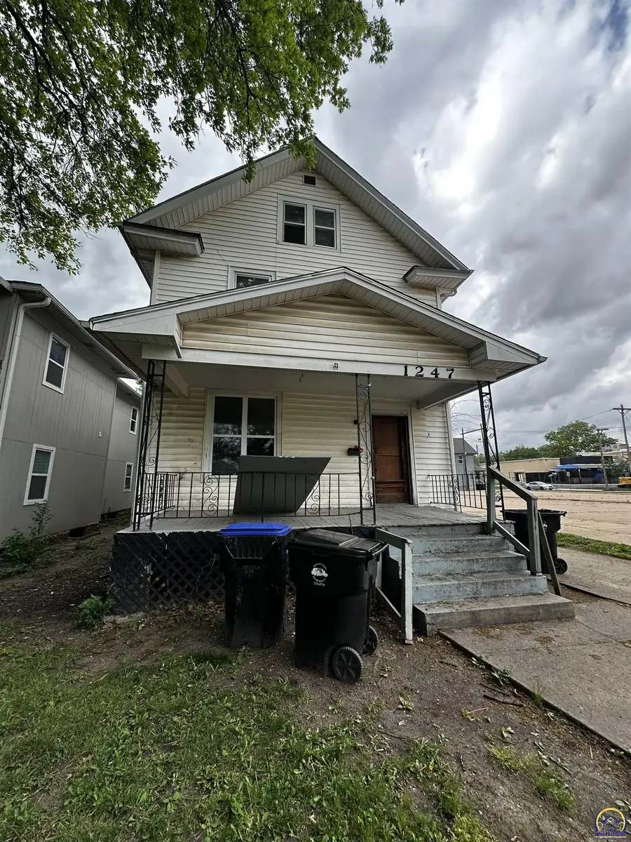 1247 SW Tyler St, Topeka, KS 66612 - #2
