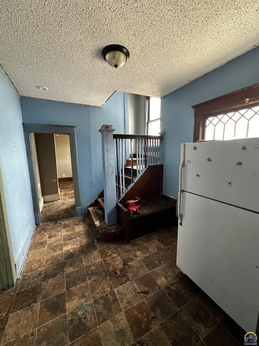 1247 SW Tyler St, Topeka, KS 66612 - #3