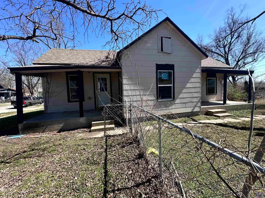 545 NE Sardou Ave, Topeka, KS 66608 - #2