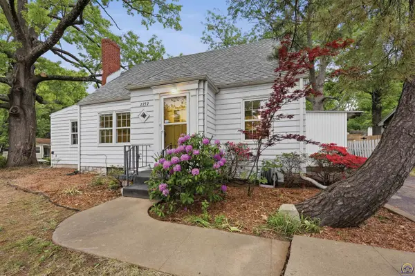 2759 SW Burlingame Rd, Topeka, KS 66611