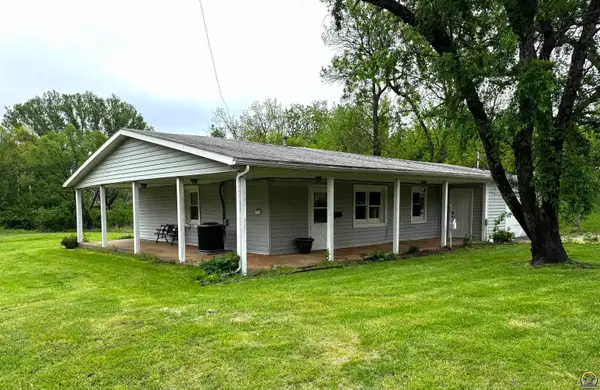 243 W Hall Ave, Burlingame, KS 66413