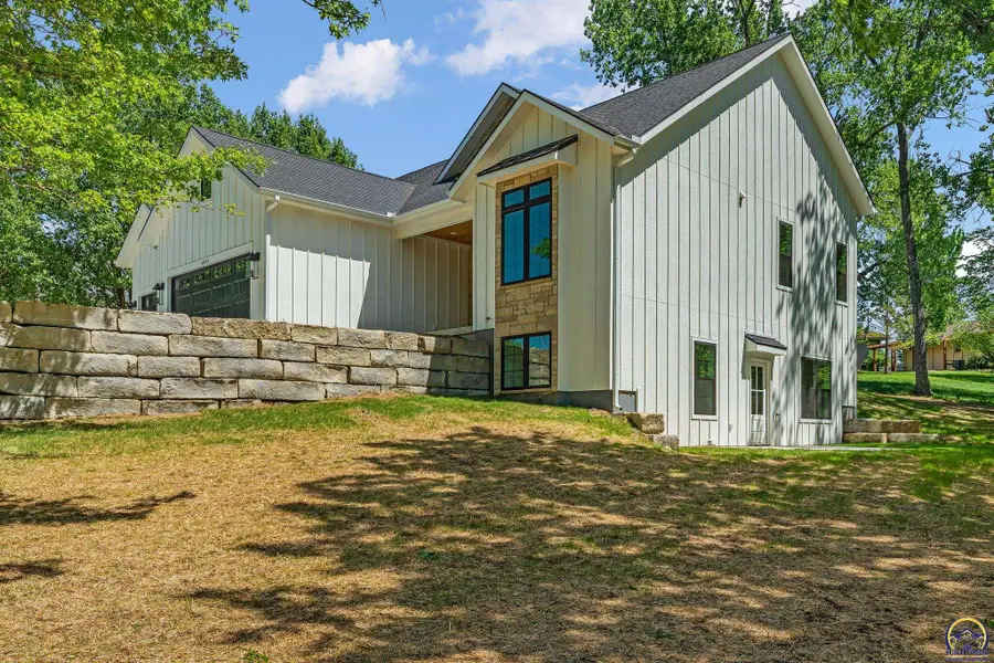 6855 SW Aylesbury Rd, Topeka, KS 66610 - #3