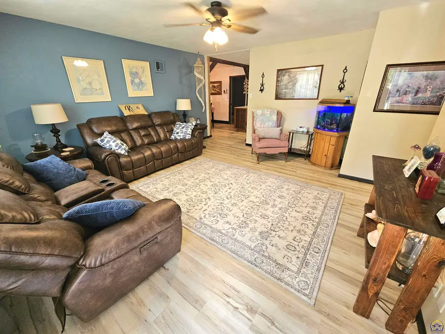 2528 SW Duncan Dr, Topeka, KS 66614 - #2