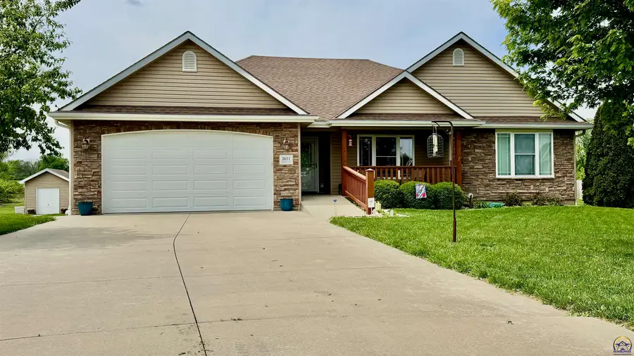 3611 NW Sterling Chase Ct, Topeka, KS 66618 - #2