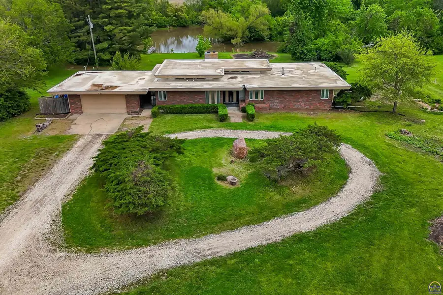 5810 SE Croco Rd, Berryton, KS 66409 - #3