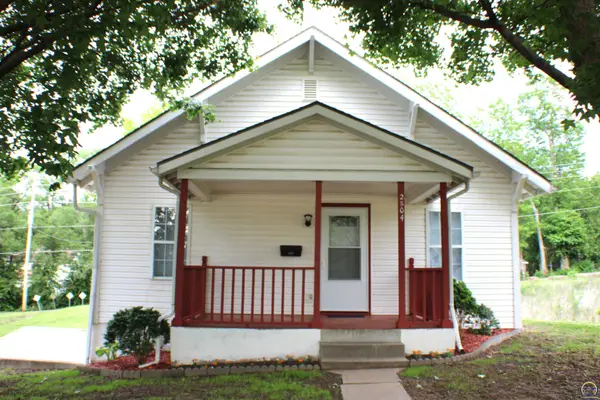 2504 SW Central Park Ave, Topeka, KS 66611