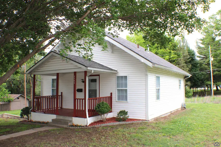 2504 SW Central Park Ave, Topeka, KS 66611 - #2
