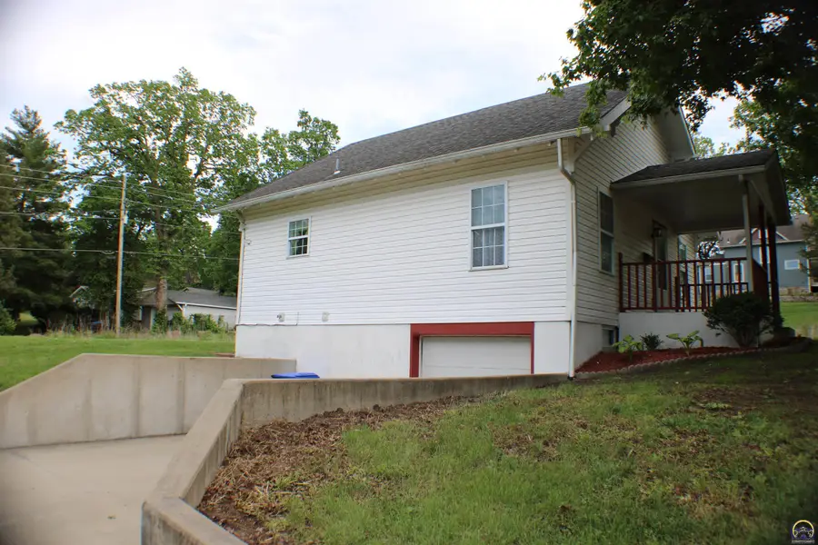 2504 SW Central Park Ave, Topeka, KS 66611 - #3