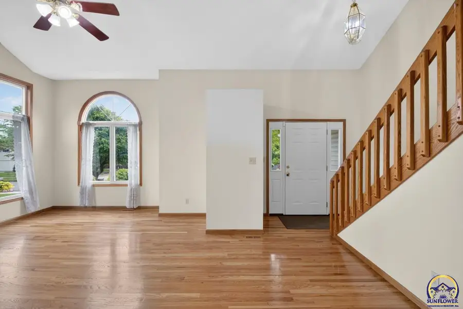 2217 SW Pondview Dr, Topeka, KS 66614 - #3