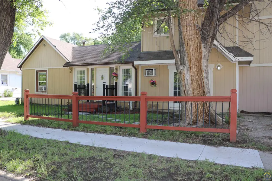 412 NE Chester Ave, Topeka, KS 66616 - #2