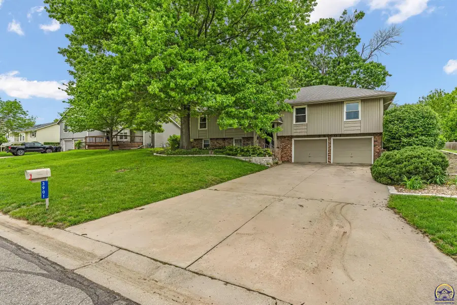 3901 SW Nottingham Rd, Topeka, KS 66610 - #2