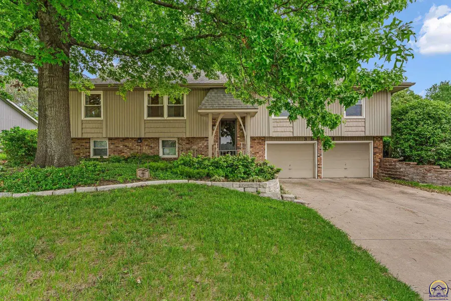 3901 SW Nottingham Rd, Topeka, KS 66610 - #3