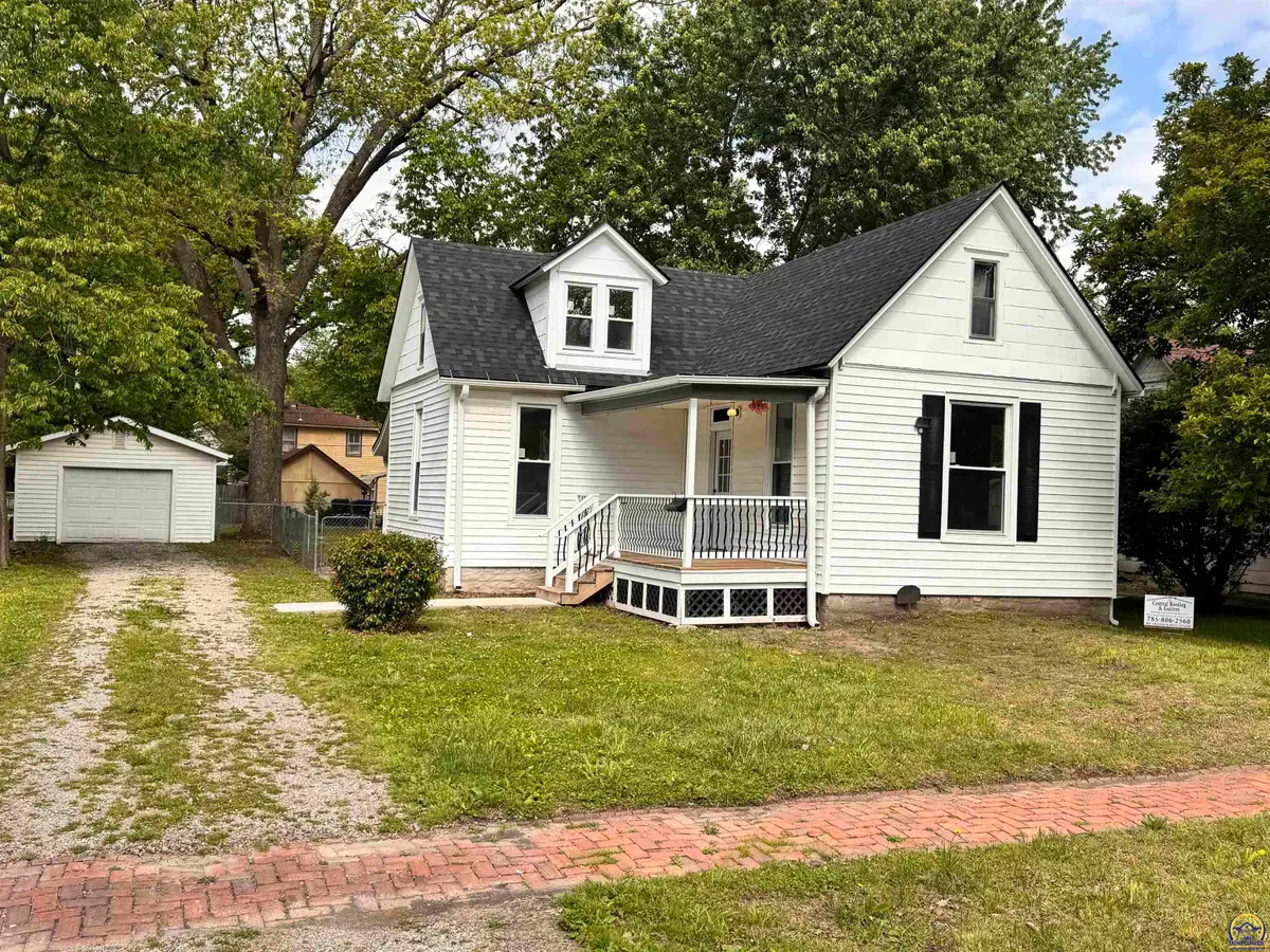 521 NE Grattan St, Topeka, KS 66616 - #1