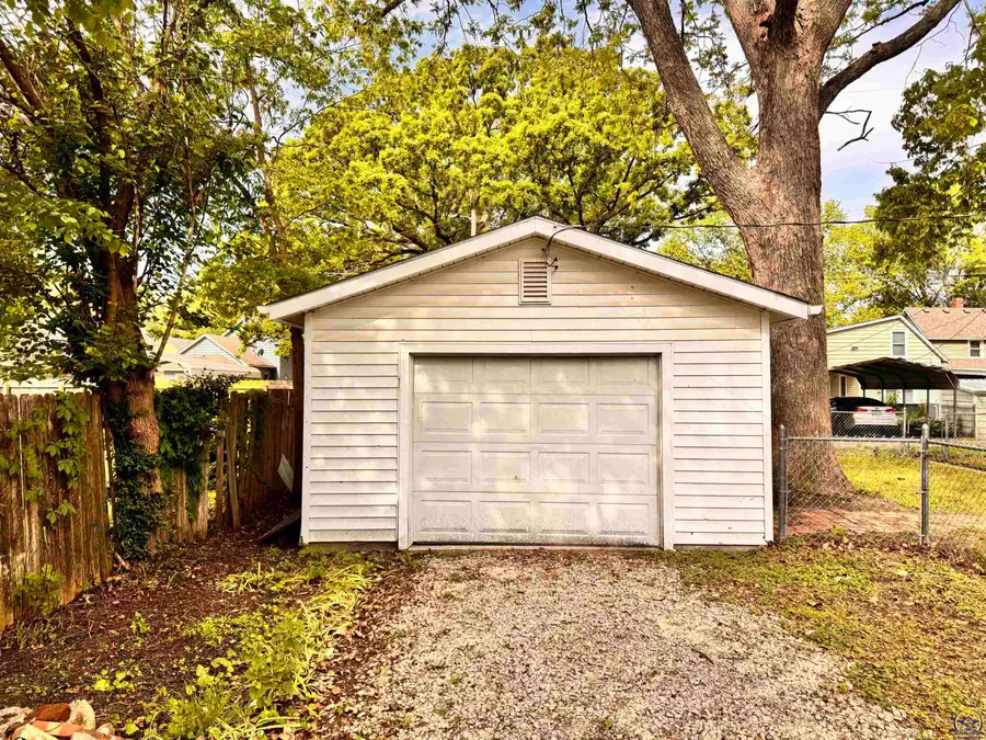 521 NE Grattan St, Topeka, KS 66616 - #2