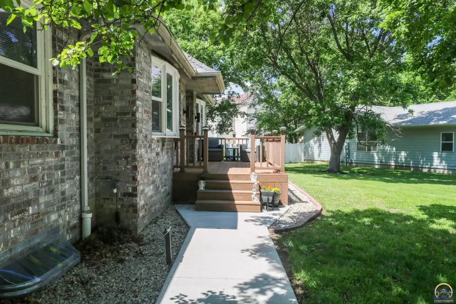 2302 Sunset Lake Drive, Emporia, KS 66801 - #2