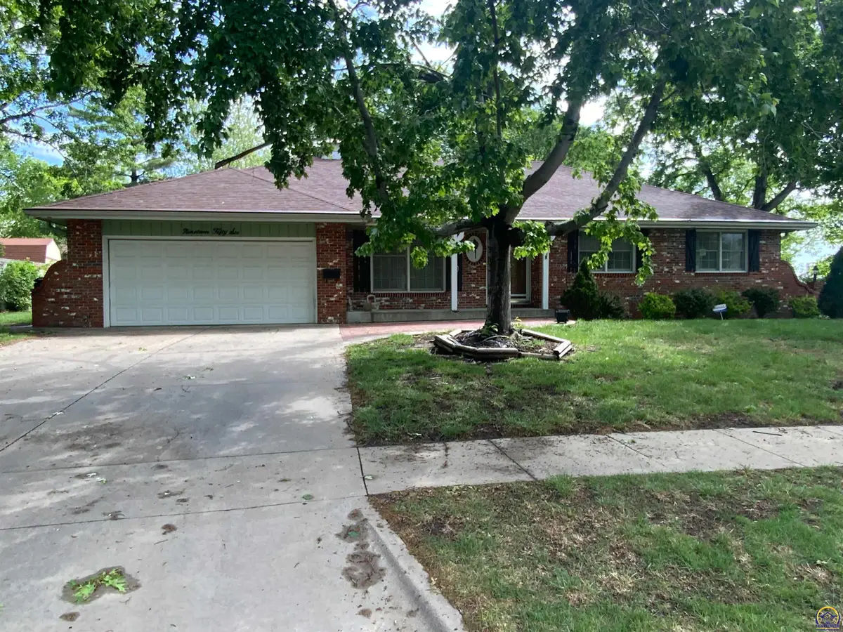 1956 SW Navajo Ln, Topeka, KS 66604 - #1
