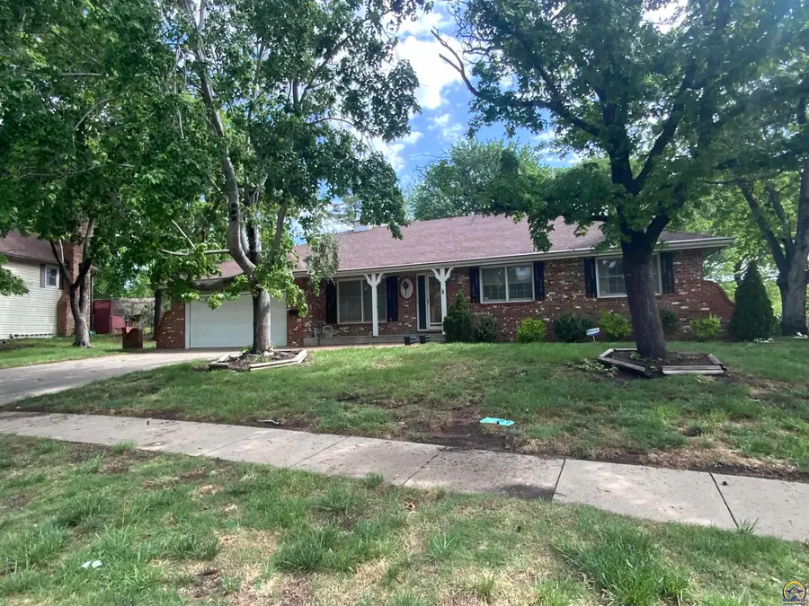1956 SW Navajo Ln, Topeka, KS 66604 - #2