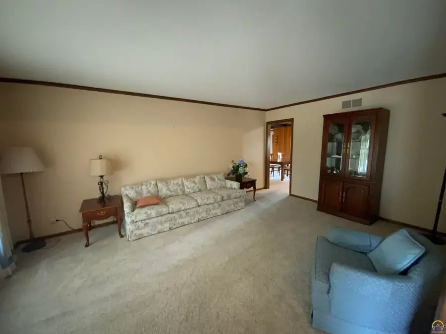 1956 SW Navajo Ln, Topeka, KS 66604 - #3