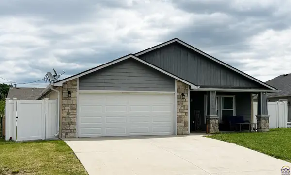 7012 SW Wheatfield Ln, Topeka, KS 66619
