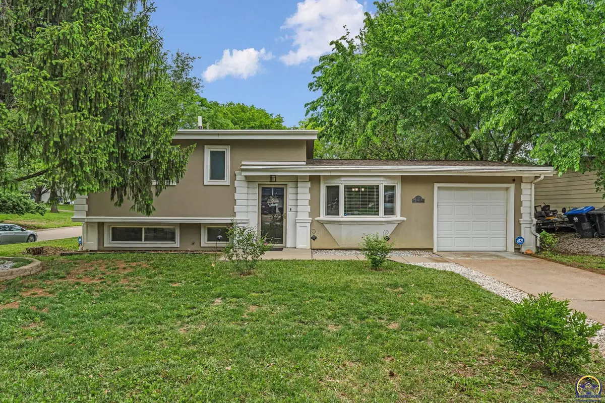 3418 SW 33rd Ter, Topeka, KS 66614 - #1