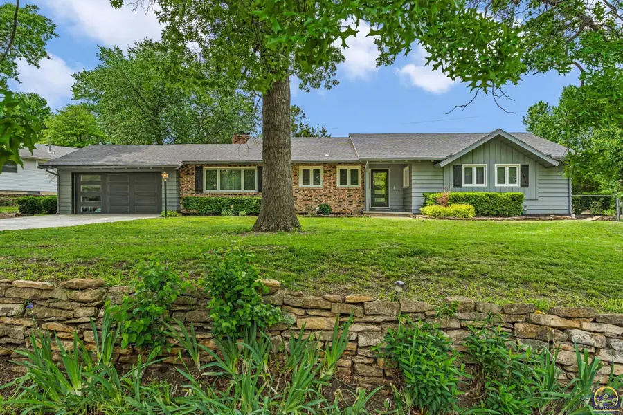 4118 SW Woodbury North Ct, Topeka, KS 66606 - #2