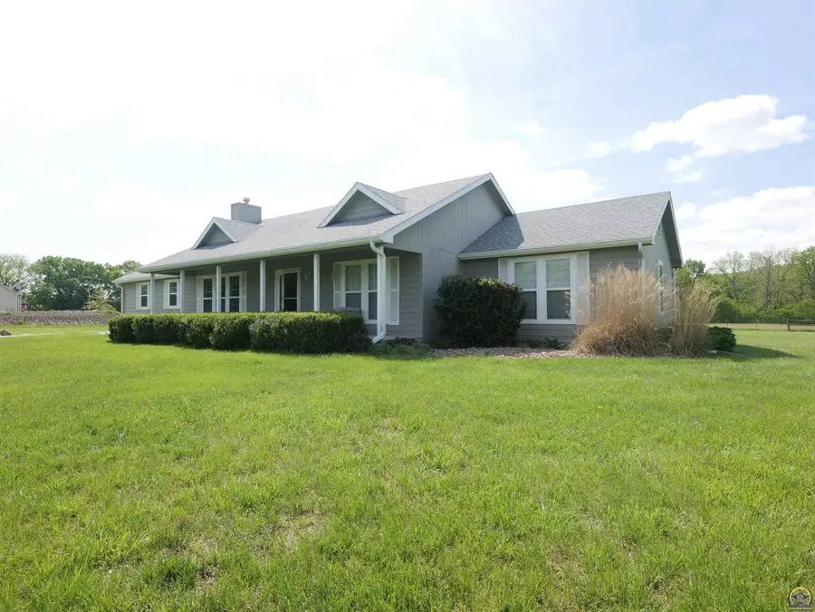 25029 Dehoff Rd, Tonganoxie, KS 66086 - #2