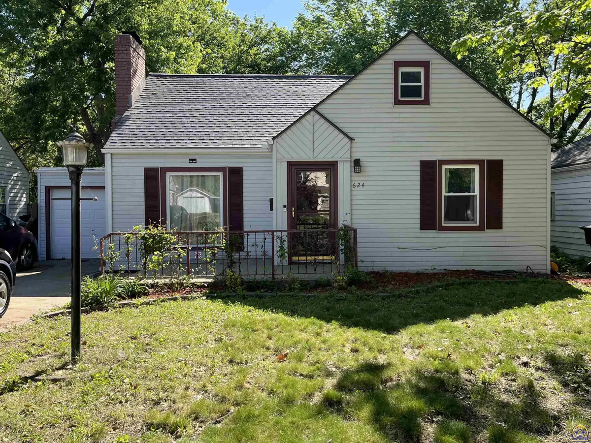 624 SW Grandview Ave, Topeka, KS 66606 - #1