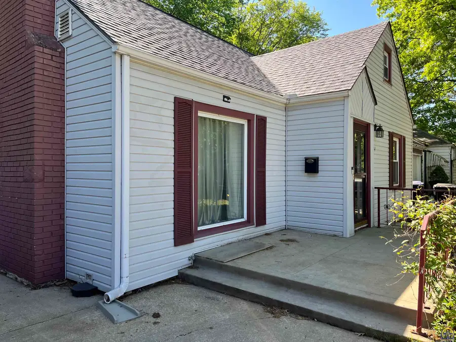624 SW Grandview Ave, Topeka, KS 66606 - #2