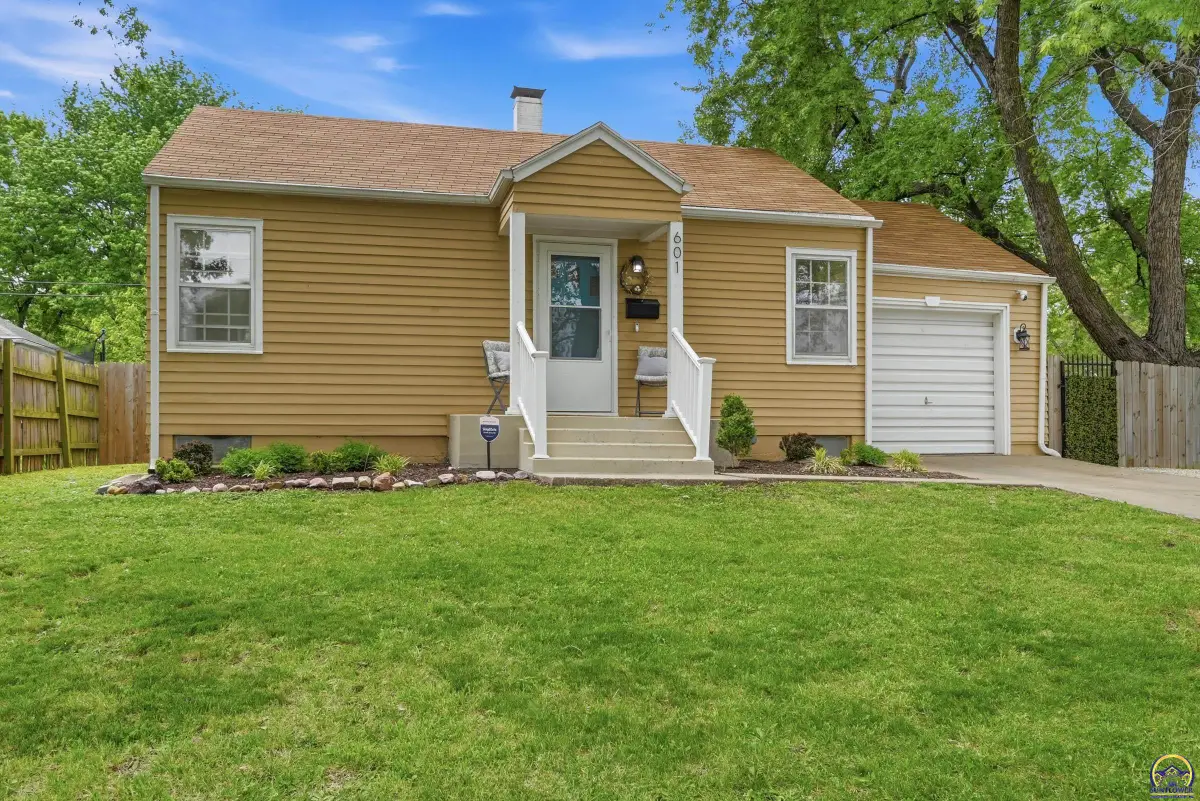 601 SW Randolph Ave, Topeka, KS 66606 - #1