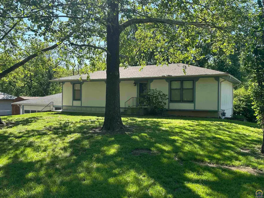 2323 SE Blair Dr, Topeka, KS 66605 - #2