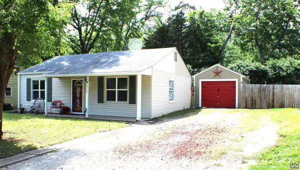 2517 SW Morningside Rd, Topeka, KS 66614