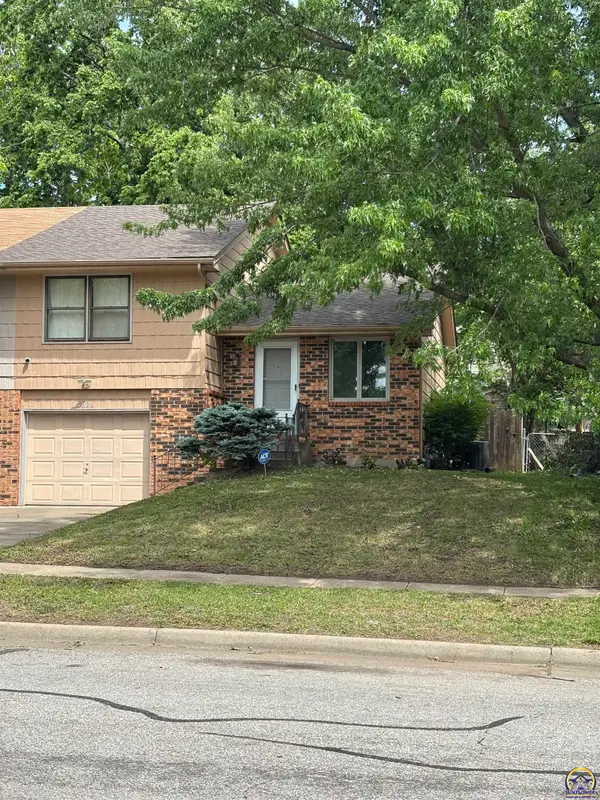 3626 SW Cambridge Ave, Topeka, KS 66614