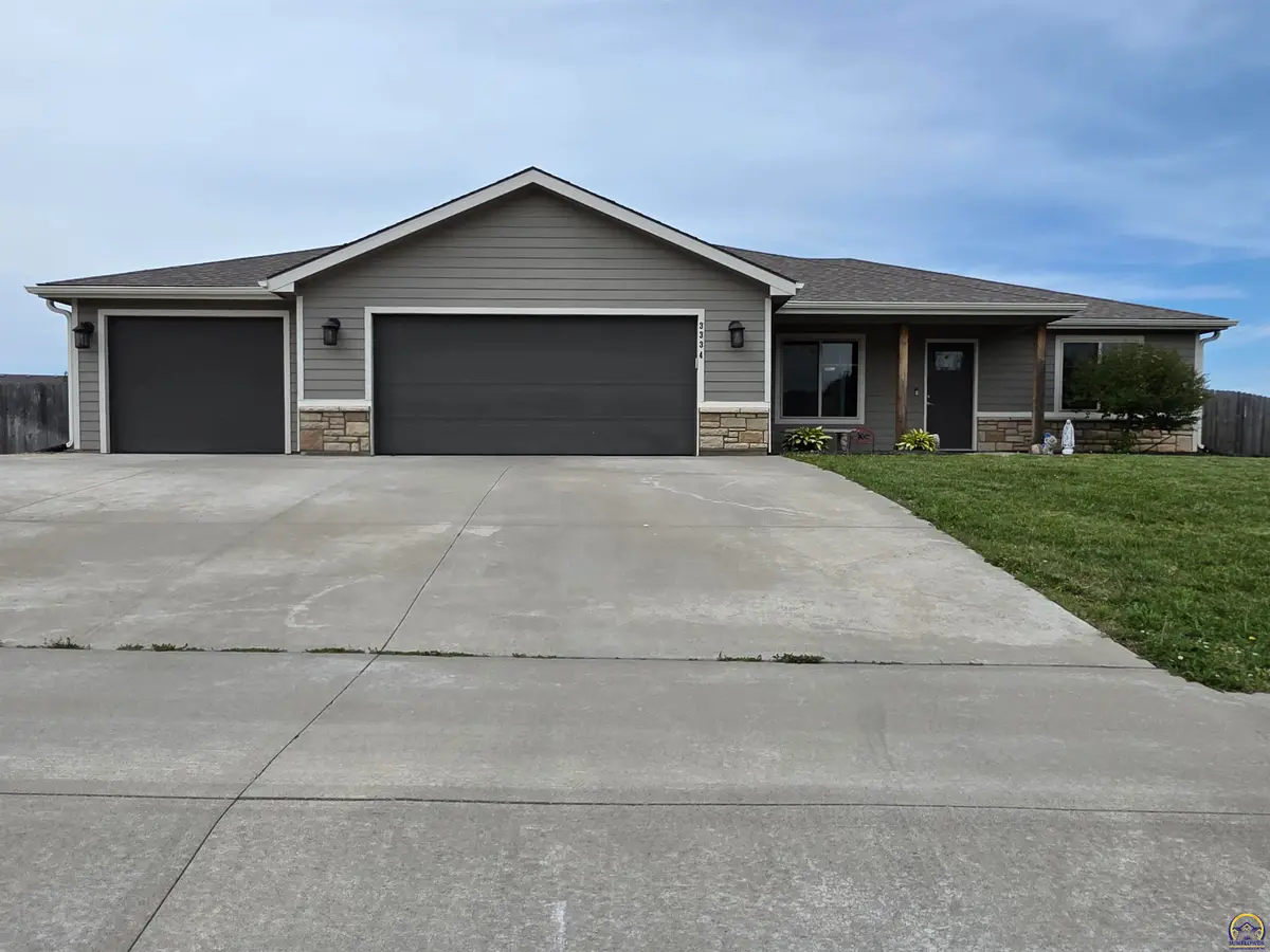 3334 SE 23rd St, Topeka, KS 66605 - #1
