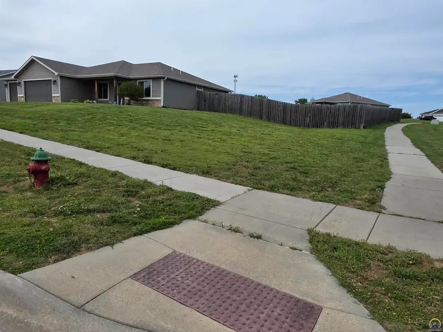 3334 SE 23rd St, Topeka, KS 66605 - #3