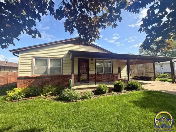 306 Osage Ave, Hiawatha, KS 66434