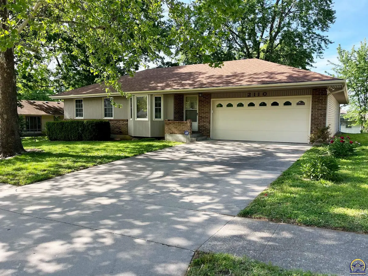 2110 SE 36th St, Topeka, KS 66605 - #1
