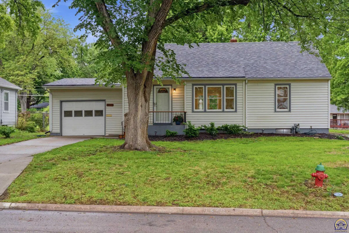 3226 SW Munson Ave, Topeka, KS 66604 - #1