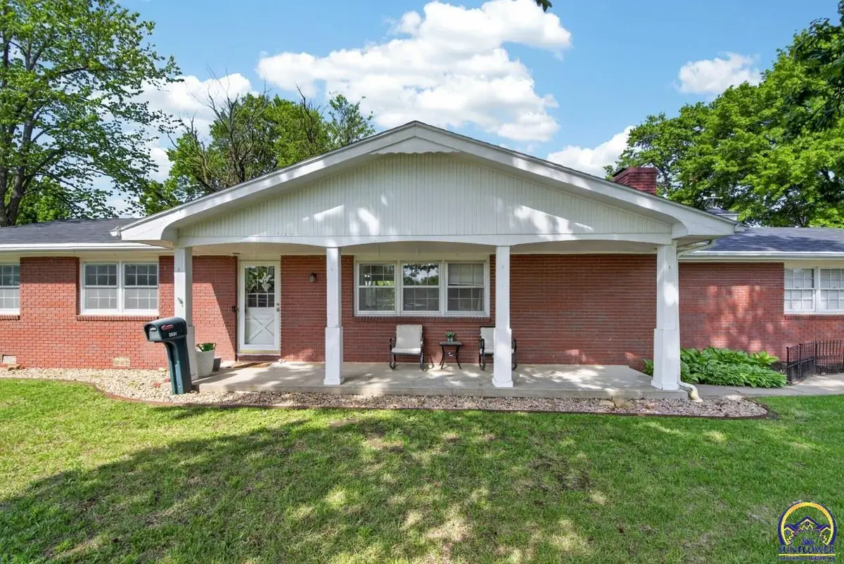 2031 SW Sims Ave, Topeka, KS 66604 - #1