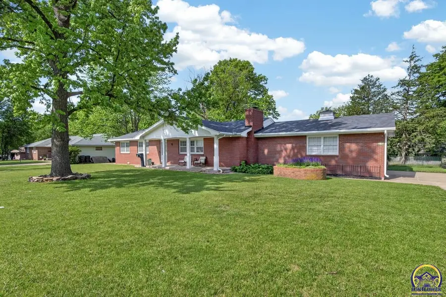 2031 SW Sims Ave, Topeka, KS 66604 - #2