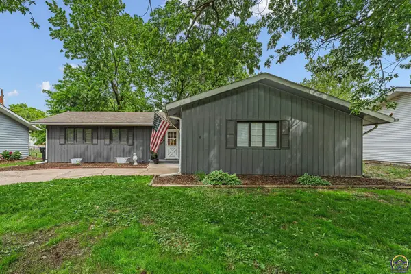 2830 SW Indian Trail, Topeka, KS 66614